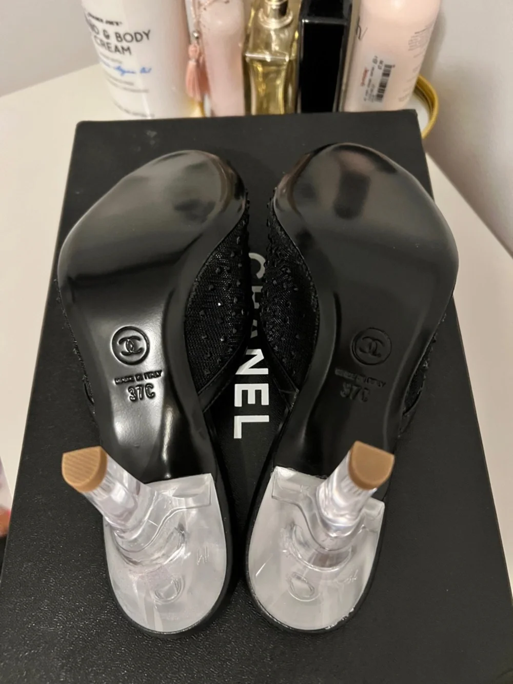 CHANEL size 37